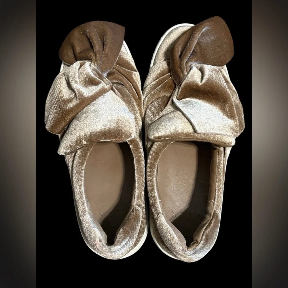 Alex + Alex Velvet Bow Platform Tennis Shoes Hello Fall 😍 - Picture 5 of 10
